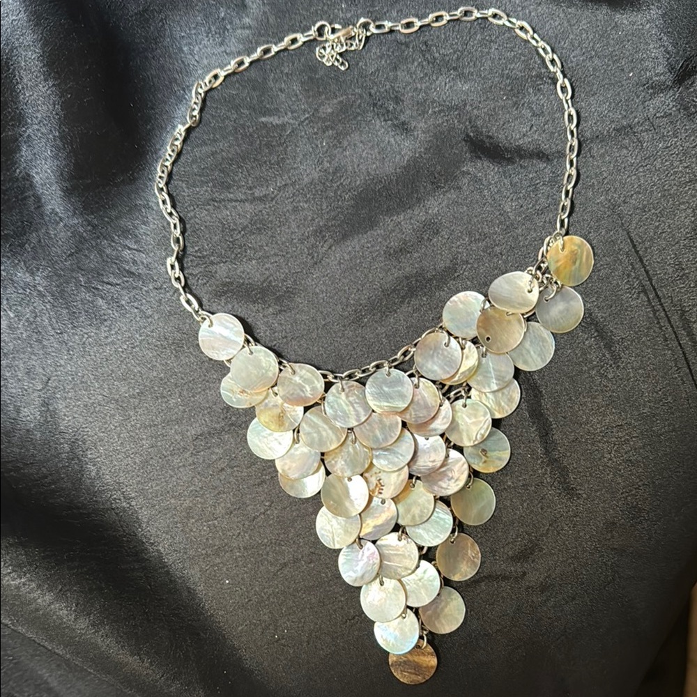 Chic Silver Shell Disc Necklace